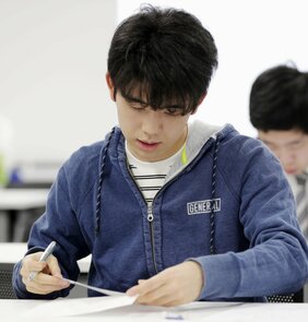 〈祝・八冠達成〉藤井聡太・6歳から圧倒的だった詰将棋の才能と姉弟子の記憶「まだ字をちゃんと書けないのに、詰将棋を解く速さは教室で一、二を争うほどでした」