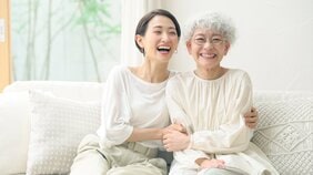 自分や親にとって「幸せな最期」を考えるために役立つ4つのキーワード。「人」「物」「お金」ともうひとつは…