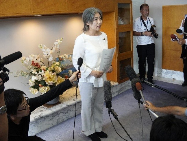 7月18日、記者会見する田久保眞紀市長（撮影／集英社オンライン）