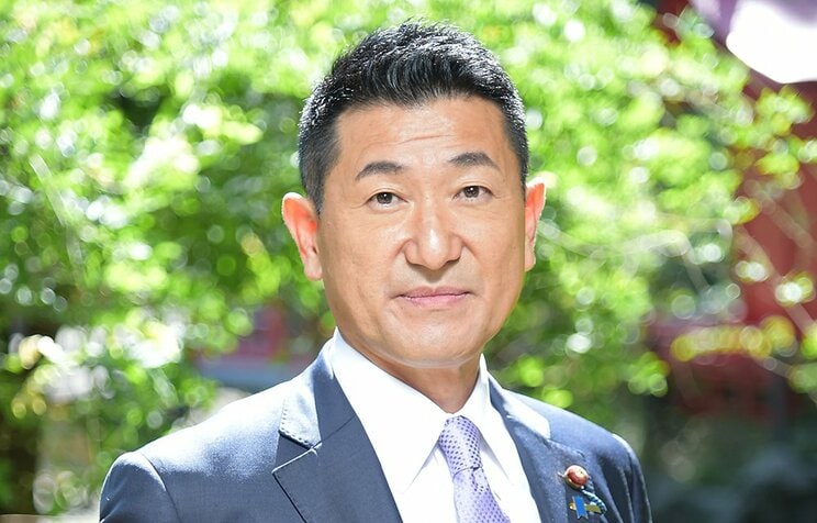 オフレコ取材の場で男性記者の容姿を「クマみたいだね」と発言したと週刊誌に報道された赤間二郎国家公安委員長（本人HPより）