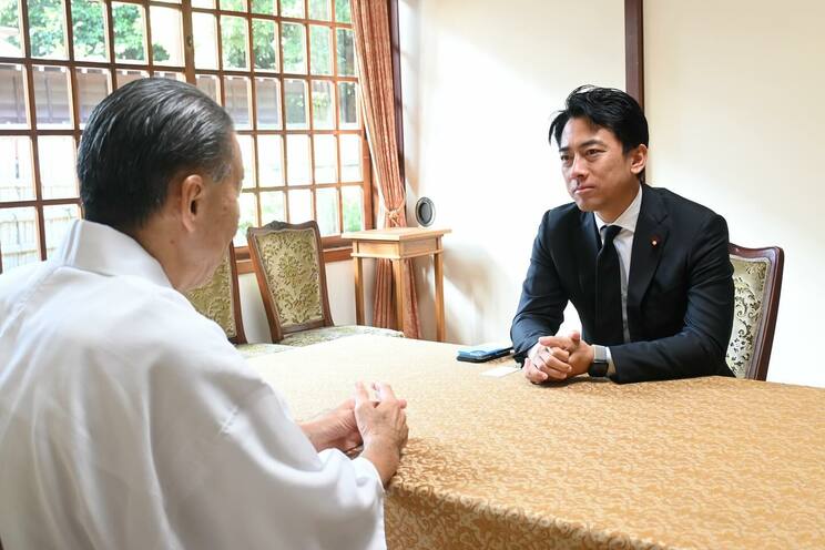 〈自民総裁選の大本命〉小泉進次郎に政治家への道を決意させた「兄・孝太郎の芸能界入り」と立ちはだかった「学歴の壁」_7