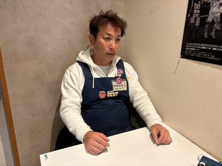 取材に応じる秋葉社長（撮影/集英社オンライン）