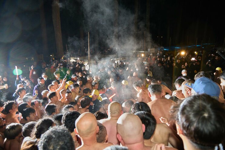 東北の奇祭「蘇民祭」の終焉…ふんどし男たちから立ち上る最後の気合いの煙と「ジャッソウ、ジョヤサ」魂の叫び_24