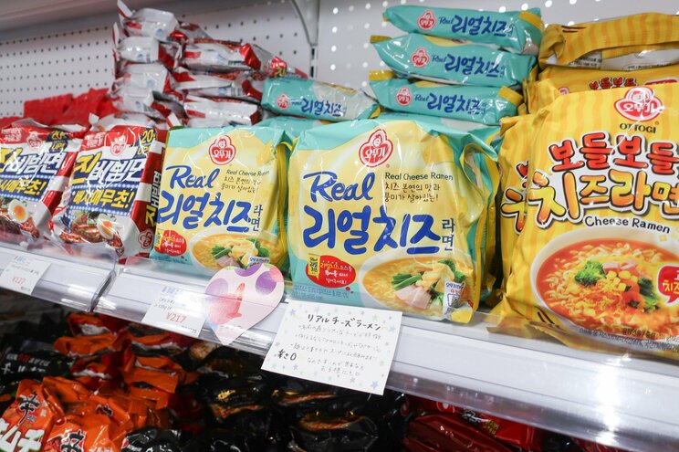 リアルチーズラーメン、チーズボール、キンパ…。BTSも食べた韓国グルメが気軽に買える！　話題の「韓ビニ」で売れ筋商品を調べてみた_6