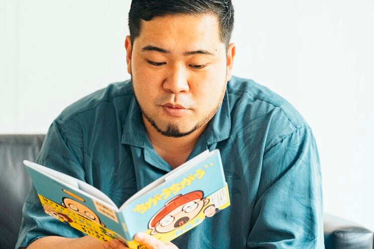 描き下ろしの絵本『ちがうちがう』を刊行した松井ケムリさん