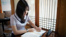 【全世代共通】10代から70代の男女が「人生で一番後悔していること」とは…。練習生時代から「自分の1日の価値」を蔑ろにしなかった人気歌手BoAが実践した「慎独」という考え方