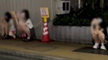 〈１億円稼いだ者も〉逮捕された“伝説の立ちんぼ”４人衆の素性「通報するとカメラをまわしカサで殴ってくる」「捜査員の顔写真をＳＮＳで共有」 