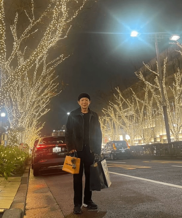 復帰祝いとクリスマスを兼ねて買い物に行った美川さん（写真／本人SNSより）