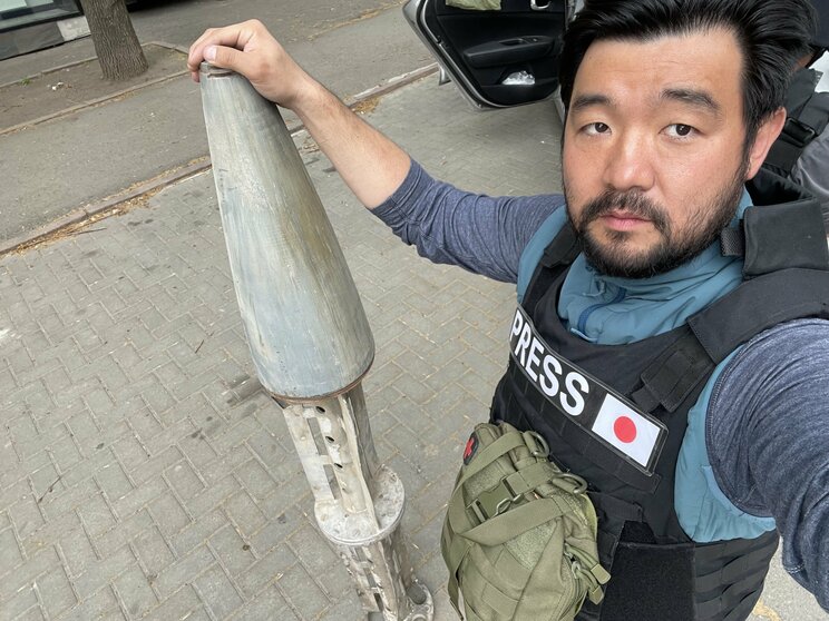ウクライナ取材 南部ミコライウに撃ち込まれたクラスター弾の残骸