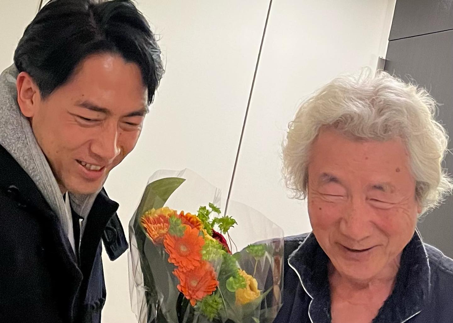 世界に1枚? 激レア 小泉 進次郎 クッション カバー 小泉 米 自民党 備蓄 チーム小泉」が描く国会改革と政党政治の未来 - 日本経済新聞