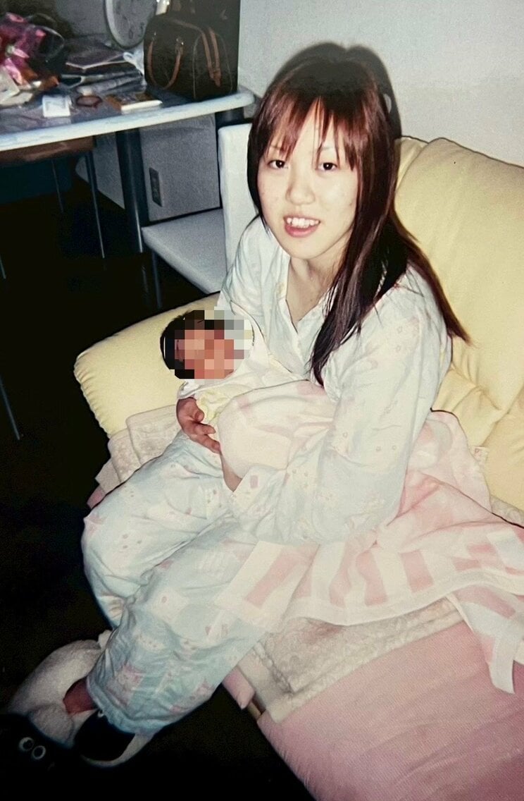 16歳で結婚し、第一子を授かったときの木下さん