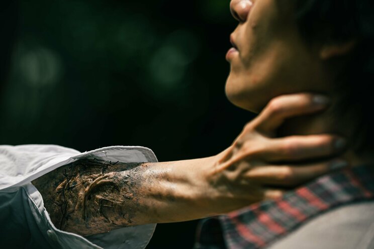 《未成年入場不可》「2人で死体を引きちぎるシーンは…」あばら骨から肉を削ぎ落してひき肉に――『真・事故物件パート2』窪田彩乃×海老野心インタビュー_15