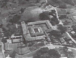 戦艦ノースカロライナに届けられた首里城周囲の航空写真。出典／Battleship NC, “Battle of Okinawa”, Action Report,1945年3月24日