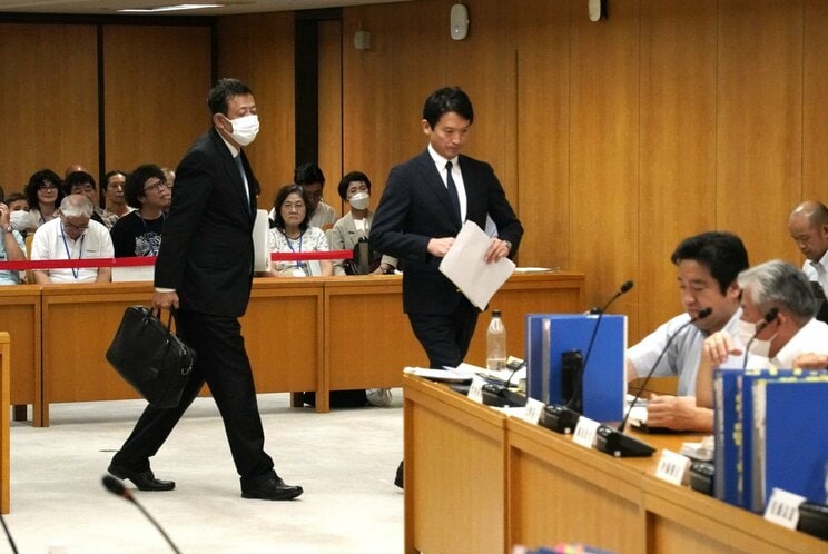 〈兵庫県知事・不信任決議秒読みか〉「（県庁に届く贈答品は）私が全部いただく」おねだり知事のあきれた“マイルール”に百条委員会では「支離滅裂やん」と大ブーイング_7