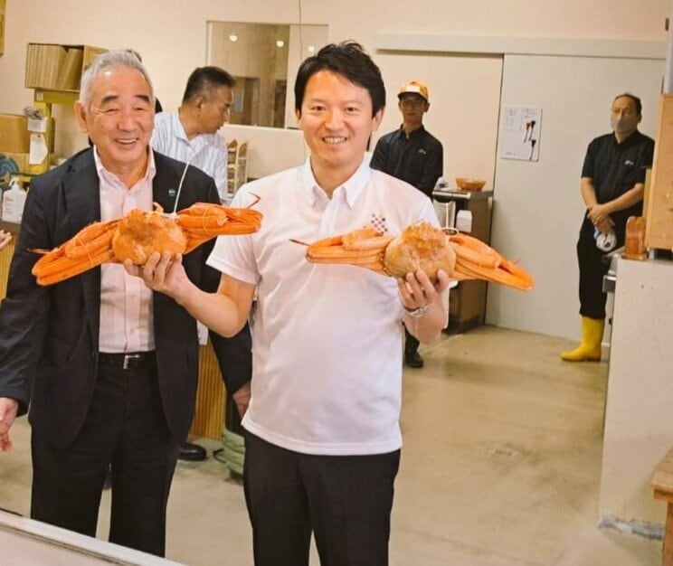 昨年9月、ズワイガニの加工工場視察をXでアピールした斎藤知事（本人Xより）
