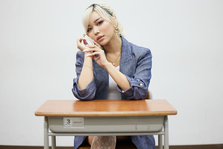 「メイクは校則違反なのに社会人になった途端マナーになるのはおかしい」「高校生の美容整形もメンタルを保つためにはあり」”ギャル先生・鈴木綺麗の若者に贈る言葉_1