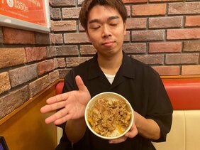 〈使ったポイントは100万円分以上〉4年間の“毎日すき家生活”で激変した境遇。現在30歳無職も「最近はただ牛丼を食べるだけの案件が増加」親からは「今日まだ食べてないならすき家まで車で送ろうか?」