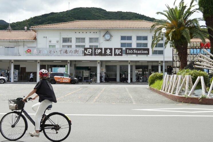 伊東駅（撮影/集英社オンライン）
