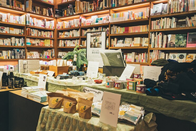 「鎌倉はお経と潮風の街」――甘糟りり子が選んだ品々が並ぶ“鎌倉商店”で当地の気分を味わって_13