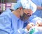 手術中の安田院長
