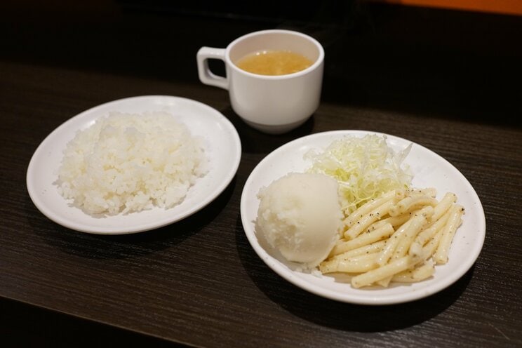 全商品で米、サラダ、スープが食べ放題（写真／やっぱりステーキ提供）