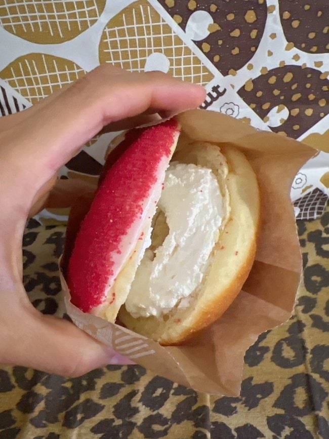 中にはクリームがたっぷり！