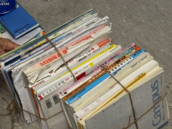 バダルさんの参考書(撮影/集英社オンライン)