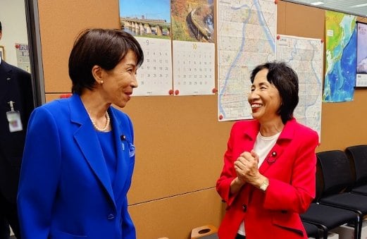 松島みどり衆議院議員（右）（写真／本人公式サイトより）