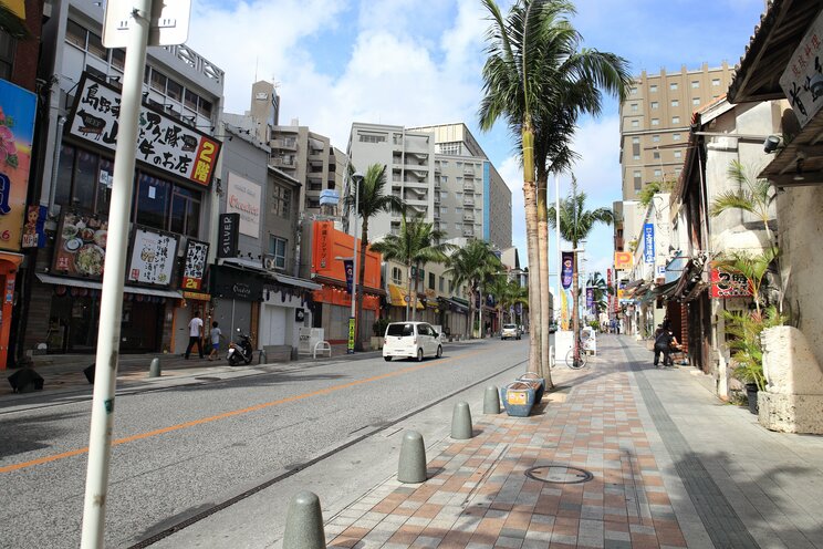 沖縄県那覇市にある国際通り　写真／Shutterstock