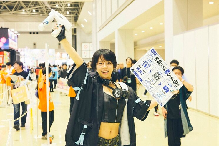 「ニオイに耐えられず引き返した」という参加者も…コミケの激臭問題をシューっと吹き消す消臭スプレーの輪_19