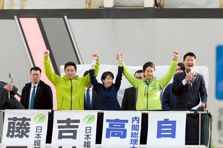 1月27日、秋葉原にて第一声を上げる高市氏（中央）（撮影／村上庄吾）