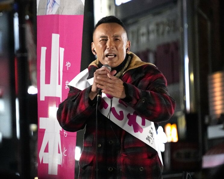 衆院選中の2月5日、東京・池袋駅前で演説する山本太郎氏（撮影／集英社オンライン）