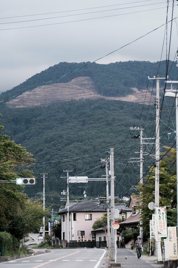 はげ山と化した先達山