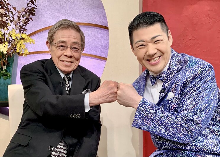 北島三郎先生とのツーショット。大江氏提供