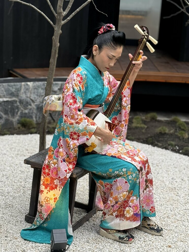 オーストラリアで「津軽じょんから節」を演奏する着物姿のNorikoさん。