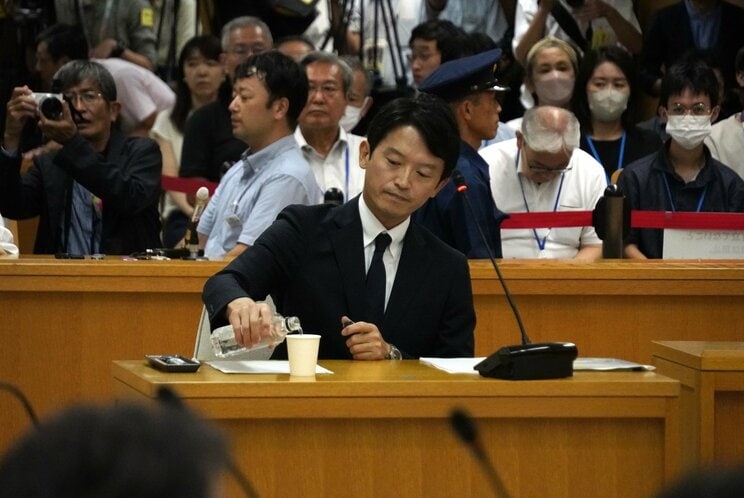 〈甘かった百条委員会の追及〉兵庫パワハラ県知事、答弁拒否が許されない場で「コメントは差し控える」“公開処刑”によって自死に追い込まれた県幹部への処分は「適切だった」と主張変えず_12