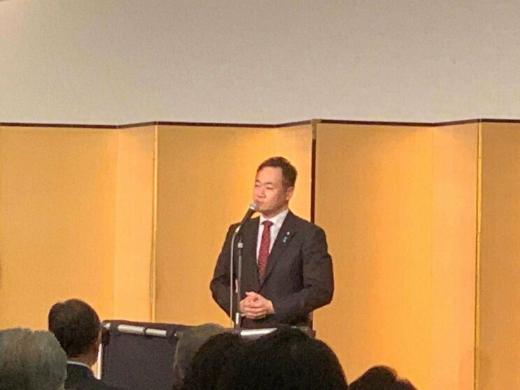 登壇する鈴木氏