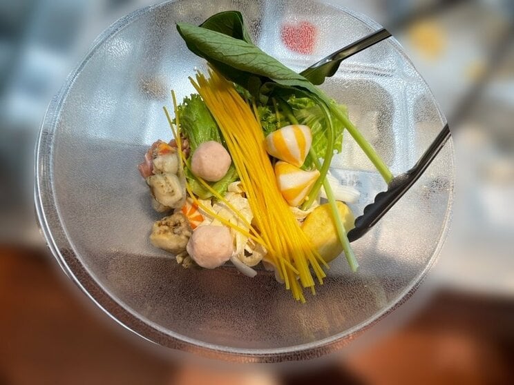 具材はバイキング形式で好きなものを好きな分だけ選ぶ（写真／読者提供）