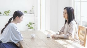 「学校に行きたくない」「やせたい」…思春期の娘との向き合い方を人気産婦人科医が伝授。娘世代にも深くかかわるホルモンバランスの崩れって?