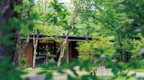 軽井沢にある理想の別荘『ラ・メゾン軽井沢』で、自然に囲まれながらゆったりとした時間を