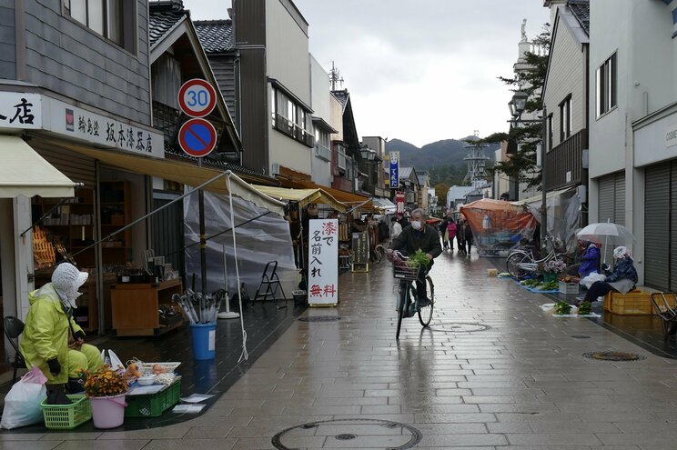 活気に満ちた輪島・朝市通り