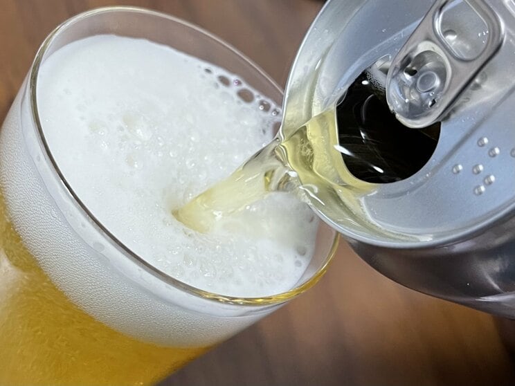 家飲みのイメージ　（写真／shutterstock）
