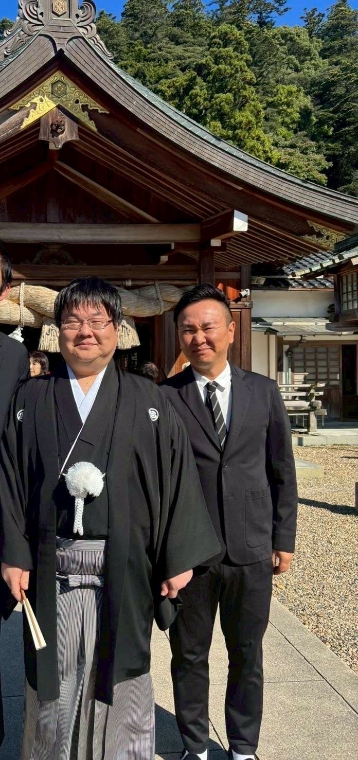 山内剛さんと兄のかまいたち山内健司さん（写真／山内剛さん提供）