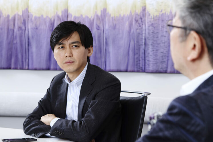 服部孝洋 氏