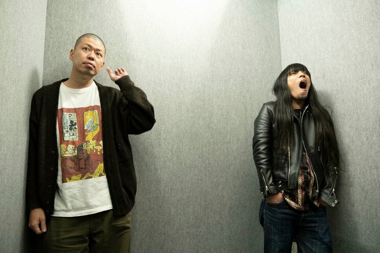 金属バットの小林圭輔（左）と友保隼平 （写真／石垣星児）