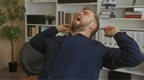 「働けば働くほど生産性が上がる」は大間違い…脳科学者が明かす「休むほど仕事の質が上がる」理由