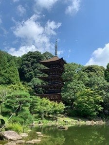 日本三大名塔とされる瑠璃光寺の五重の塔