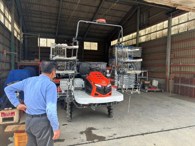 巨大な農機具…維持費もお金がかかるという(撮影/集英社オンライン)