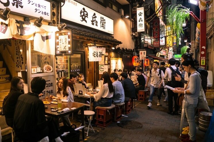 新宿西口にある「思い出横丁」　写真／Shutterstock