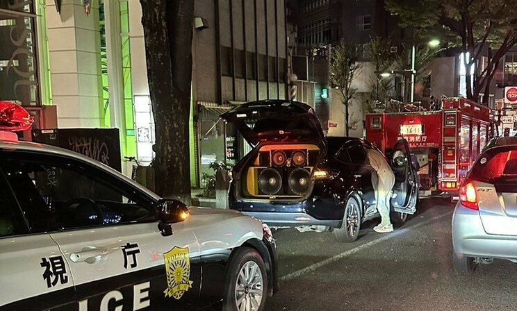 警察に注意されていたスピーカーを積んだ車両